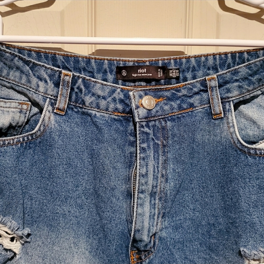 💙 HOST PICK 💙 Riot Society High Rise Ripped Mom Jeans Size 10 - Picture 4 of 8